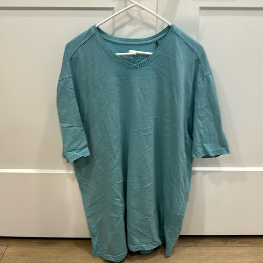 Tommy Bahama T-Shirt Size XL